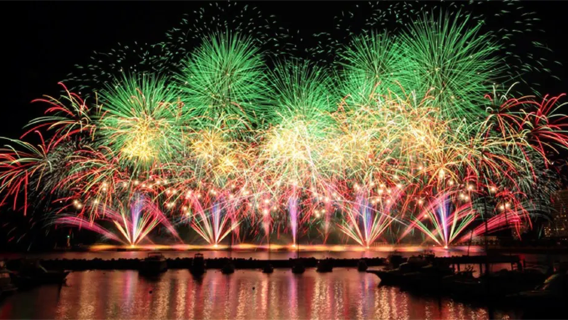 Exclusiva de fuegos artificiales 2025: Festival de fuegos artificiales de Atami + Excursión de un día al santuario de Hakone y aguas termales