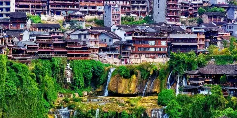 湖南湘西芙蓉鎮+紅石林+乾州古城包車一日遊可中英文服務