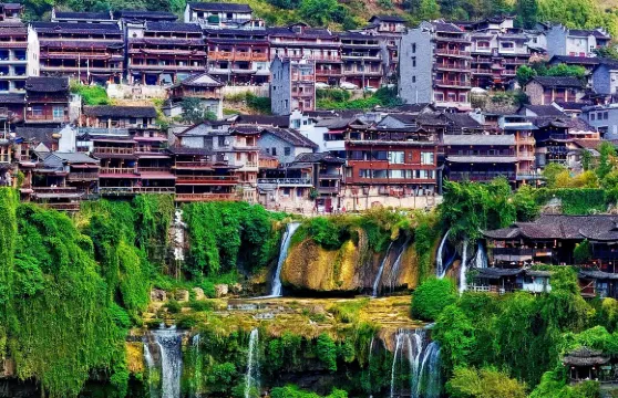 湖南湘西芙蓉鎮+紅石林+乾州古城包車一日遊可中英文服務