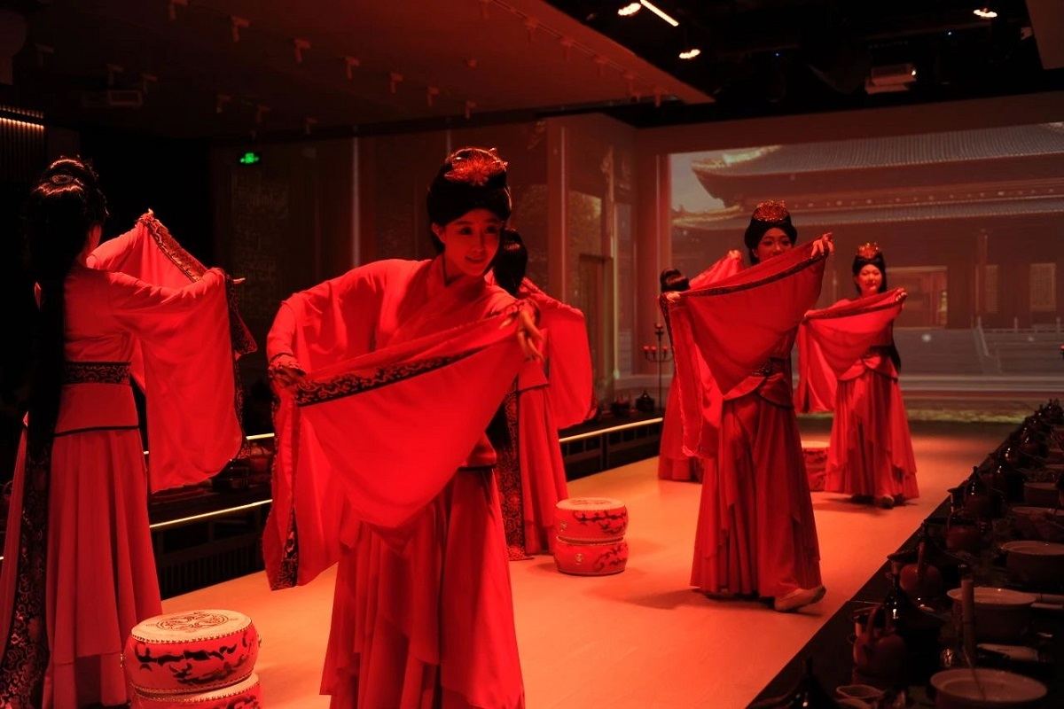 ซิวเยี่ยน จี่หนาน ซานตง · โรงละครอาหารและวัฒนธรรมฉีหลู่ [อาหารชาววัง + การแสดงดนตรีและนาฏศิลป์ชาววัง + ประสบการณ์งานเลี้ยงชาววังแบบดื่มด่ำ]