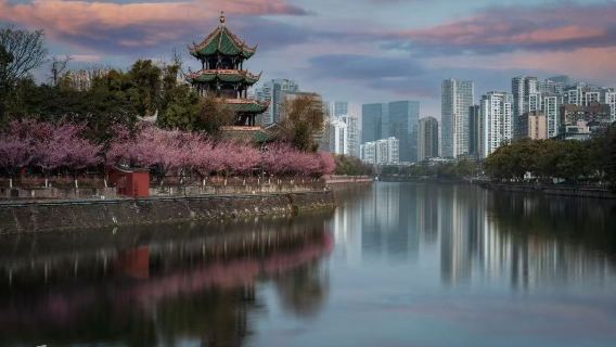 Tagesausflug zu Chengdu East Suburb Memory, Fanmu Creative District, Fanxing Theater Village und Wangping Street in Sichuan