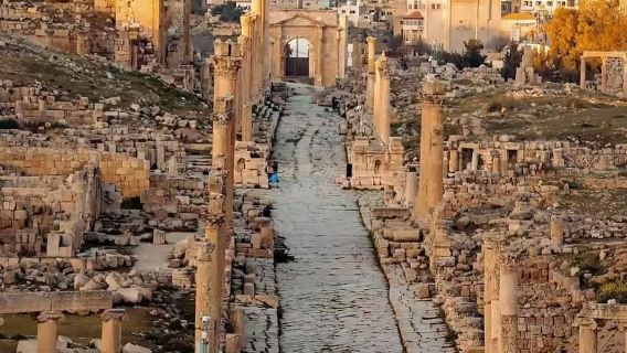 【中東龐貝】傑拉什羅馬古城遺址+阿傑隆+死海粉紅湖包車一日遊