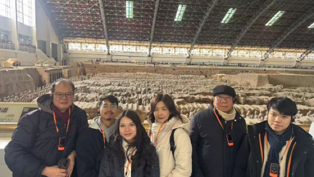 1-day tour of Emperor Qinshihuang's Terracotta Warriors Museum with English-speaking guide (join-in tour)