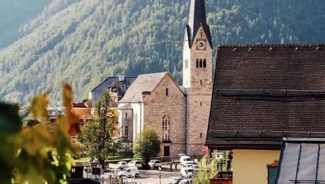 1-day tour from Vienna to Hallstatt [English-speaking guide - admission ticket not included]