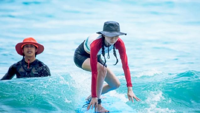 ประสบการณ์โต้คลื่นกับครูสอนมืออาชีพที่หาดกูต้า บาหลี รวมบริการรับส่งจากโรงแรม