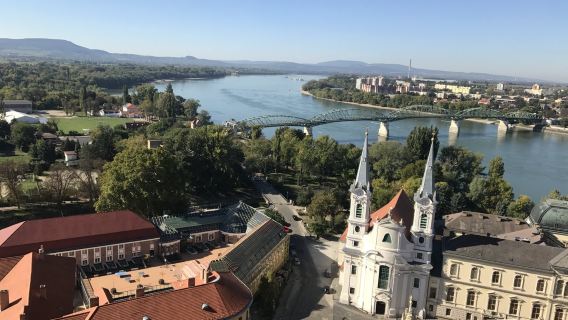 Lawatan sehari pergi-balik ke Budapest, Hungary - Tiga Bandar Kecil di Lembah Danube [Sewaan peribadi dalam bahasa Cina dengan pengambilan dari lokasi anda]