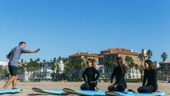 Gruppen-Surfkurs am Venice Beach in Los Angeles, USA (inklusive kompletter Ausrüstung)