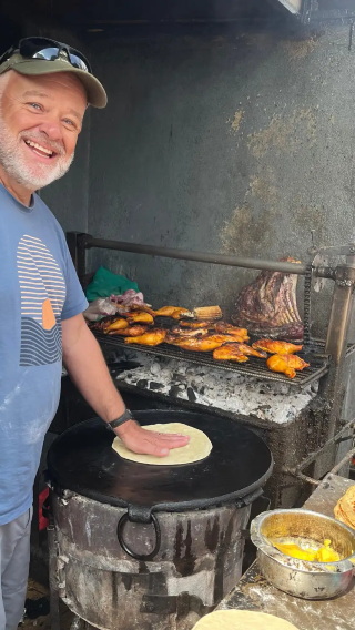 Walking tour in Nairobi, Kenya (local snacks tasting + historical landmarks visit)