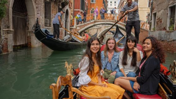 Venice: 30-Minute Semi-Private Shared Gondola Ride