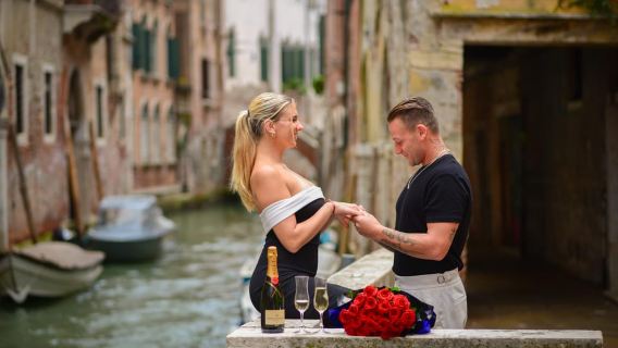 Photoshoot in Venice: Your Story, Our Lens - Book Now!