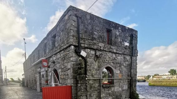 Galway: Evening Guided Walking Tour of Galways Latin Quarter