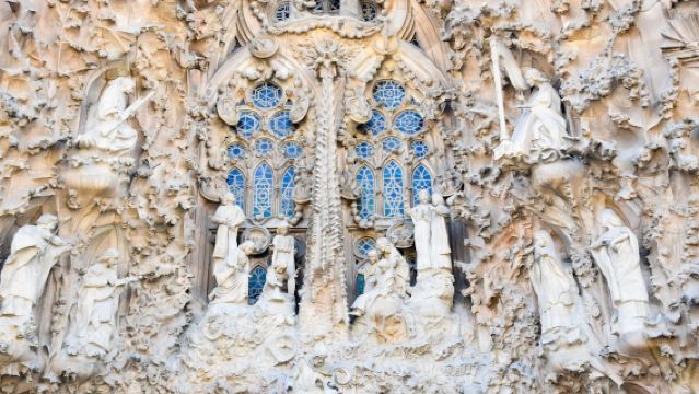 Fast Track Guided Tour Sagrada Familia with Tower Access