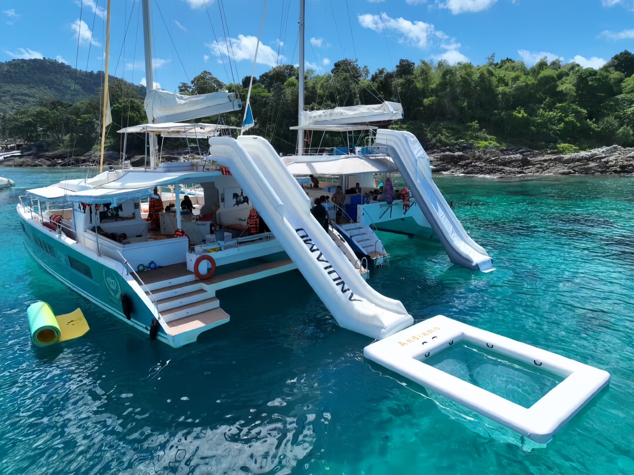 三亞遊艇出海【家庭出遊】藍高豪華雙體遊艇出海自駕體驗+浮潛海釣+水果飲料+海上玩具超大空間平穩舒適