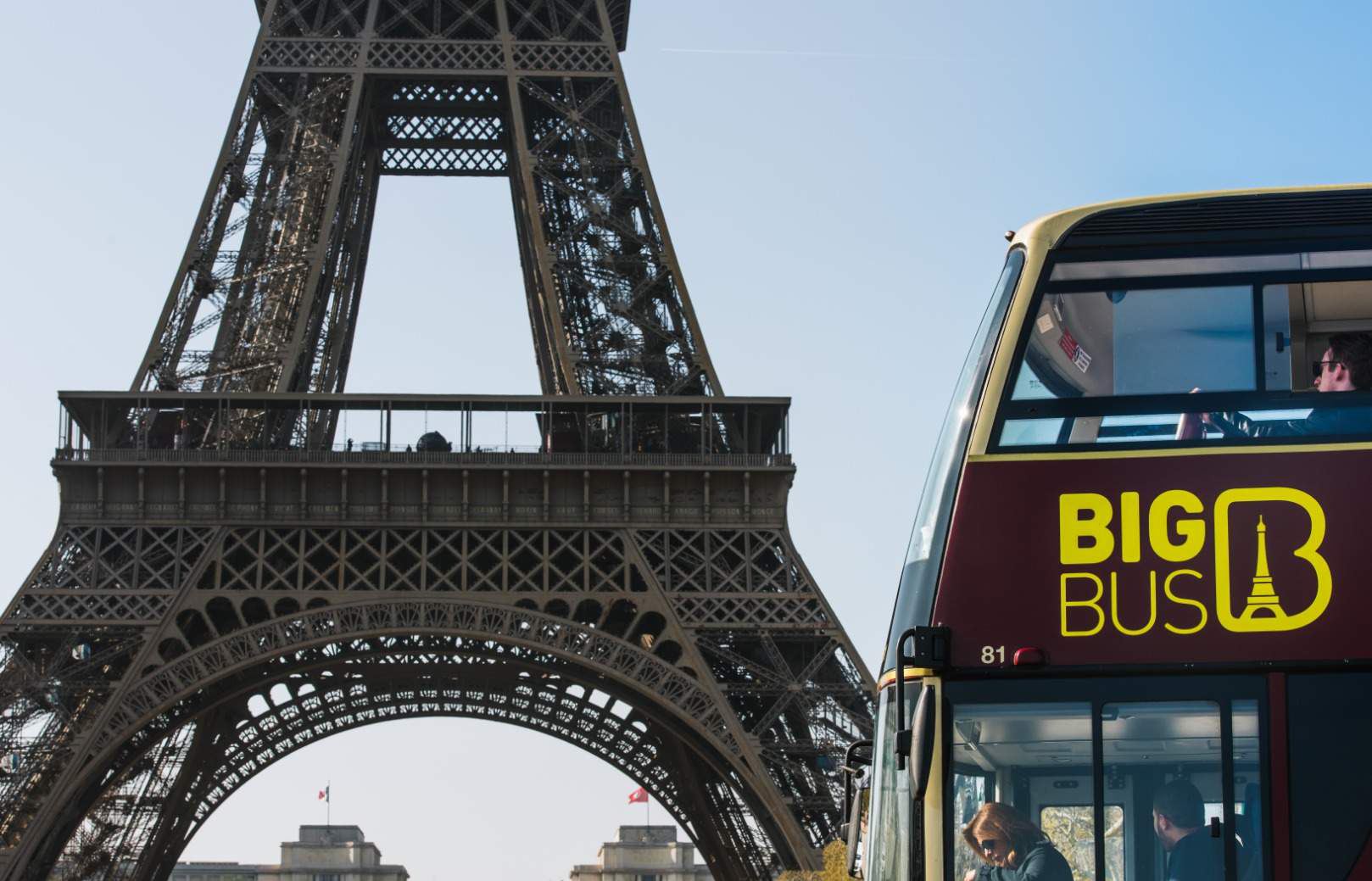 Paris Big Bus Hop-on Hop-off Bus Ticket [Chinese/English and other audio guides]
