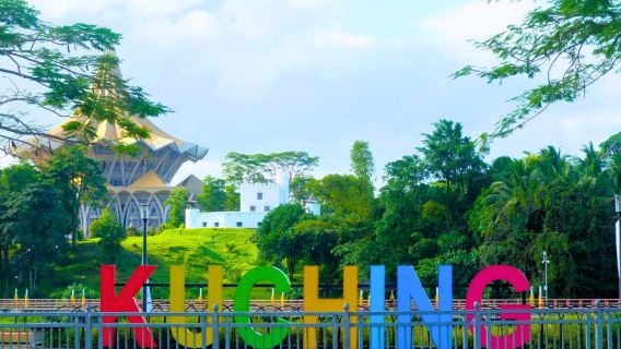 クチン:ボート乗船とランチ付き市街地遺産ウォーキングツアー(シェアオプション)