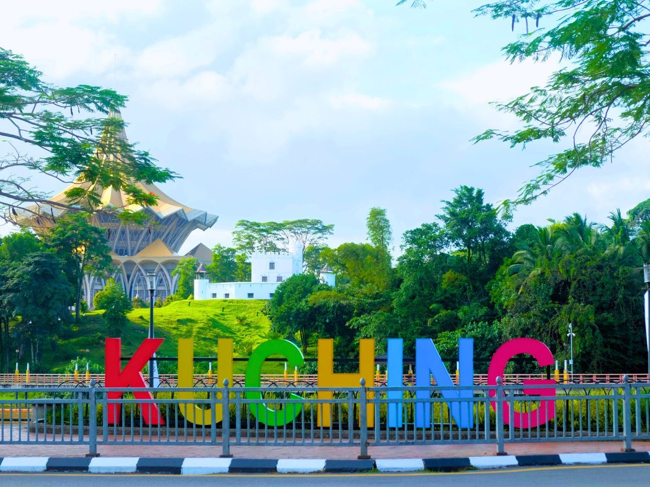 Kuching: City Heritage Walking Tour with Boat Ride and Lunch - Shared Option