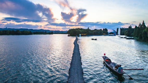[Shaoxing Special Route] 1-day tour to Kuaijishan Tusita Scenic Area + Longhua Temple + Keyan Lu Town