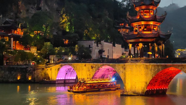 Pelayaran Deras Tiga Jam di "Sungai Tongtian" yang Menakjubkan di Qiandongnan, Guizhou + Bandar Lama Zhenyuan