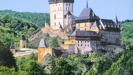 捷克布拉格老城+卡爾施泰因城堡+貝龍卡河谷【中文司機接駁】