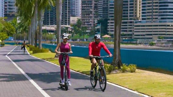 Av. Balboa: Disfruta de la ciudad en scooter.