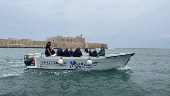 SIRACUSA - CROCIERA IN BARCA DI 90 MINUTI GROTTE DELL'ISOLA + SNORKELING + PROSECCO