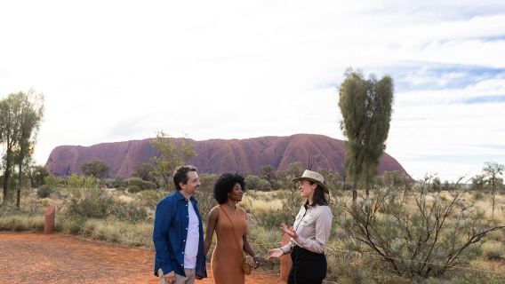 Uluru: Kleingruppen-Sonnenuntergangstour mit Sekt