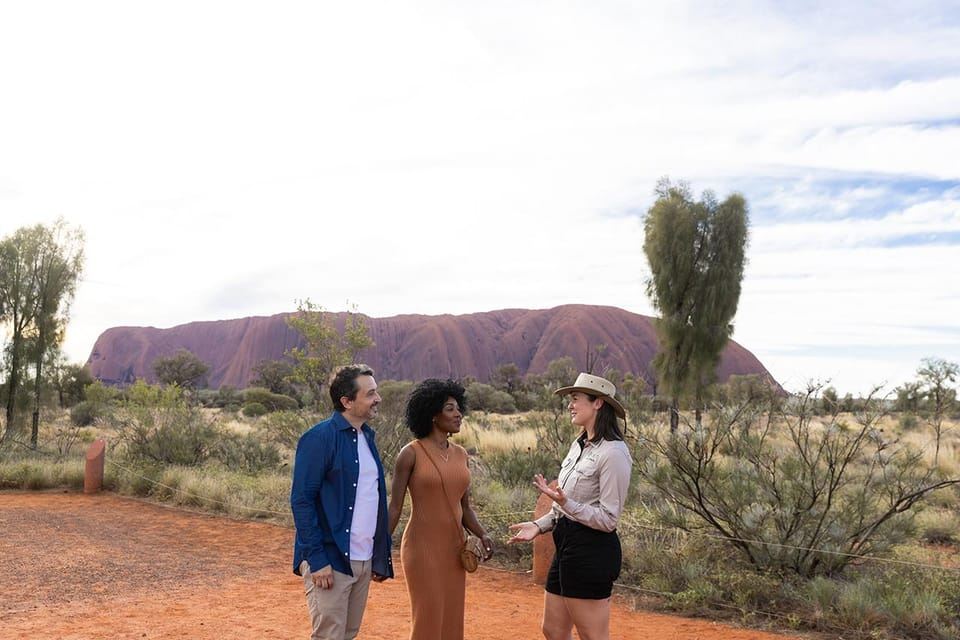 Uluru: tour al tramonto per piccoli gruppi con spumante