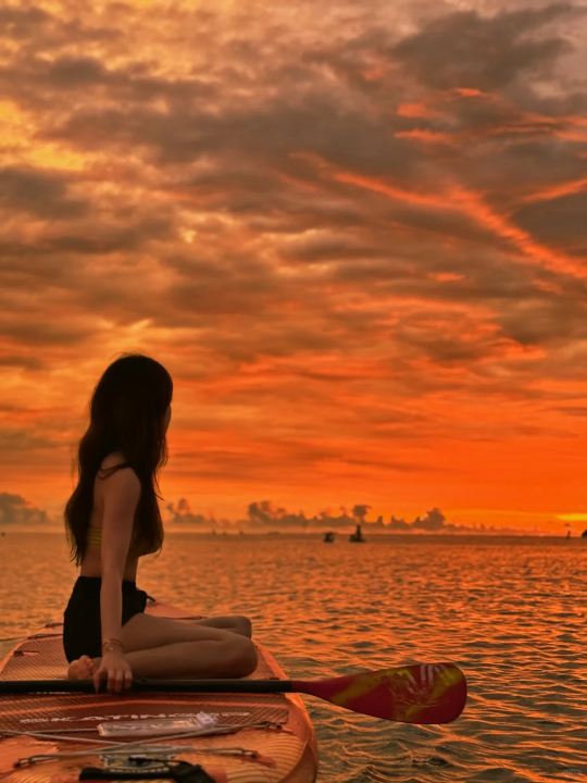 丹絨亞路海灘立式划槳 2.5 小時【丹絨亞路日出日落立式划槳 SUP 體驗|零基礎】