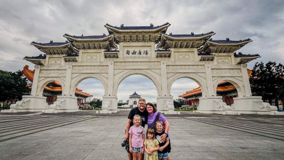 Taipei National Palace Museum + Chiang Kai-shek Memorial Hall + Presidential Office Building + Martyrs' Shrine 1-day tour with optional Chinese or English guide