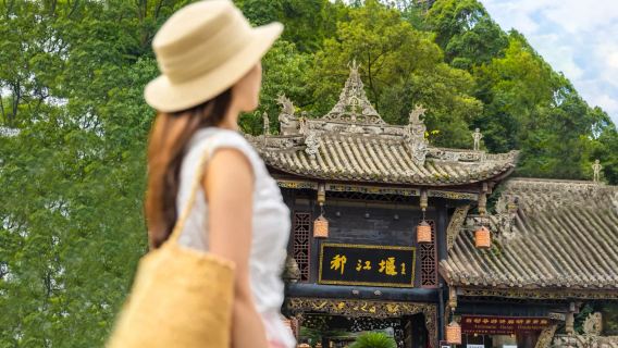 熊貓基地+都江堰一日遊【門票全含｜可選川劇15人團｜藍眼淚】