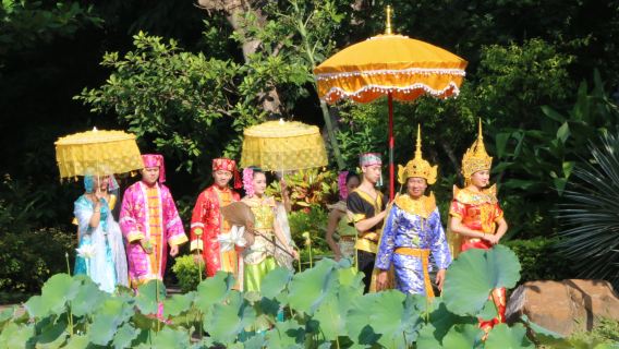 西雙版納曼聽御花園+傣族園一日遊【6人內精品團+飯店上門接駁】