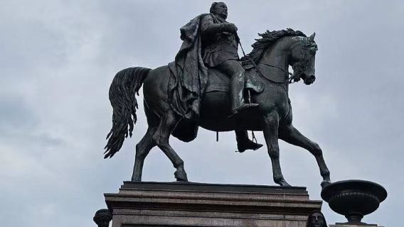 德國慕尼黑王宮+瑪利亞廣場+寧芬堡皇宮+寶馬世界一日遊。