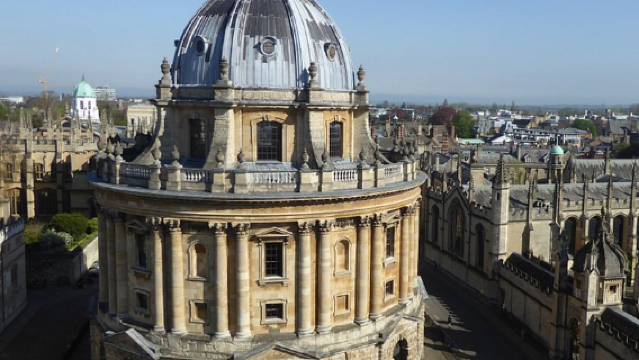 lawatan sehari elit British dari London ke Oxford dan Bicester dengan kongsi kenderaan 2-8 orang berbahasa Cina pergi-balik