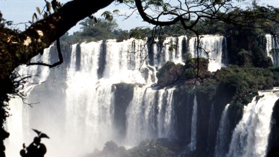 Argentinien Iguazú-Wasserfälle Erkundung des Teufelsschlunds + Kajakfahren zu den Wasserfällen + tropische Flora und Fauna