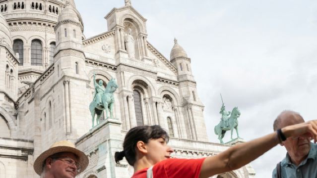 Paris: Hidden Gems of Montmartre Walking Tour
