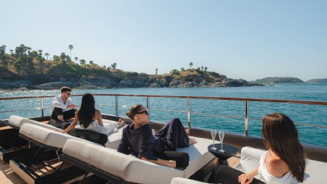 Phuket Noah Isla Phi Phi PP Bahía Maya Isla Luna de Miel Excursión de snorkel entre islas Fiesta con DJ Yates Tailandia