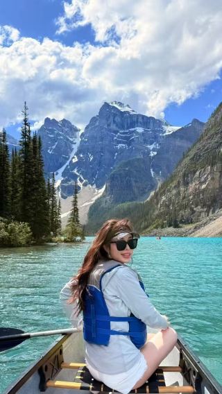 Calgary + Banff National Park + Johnston Canyon + Lake Minnewanka / customizable
