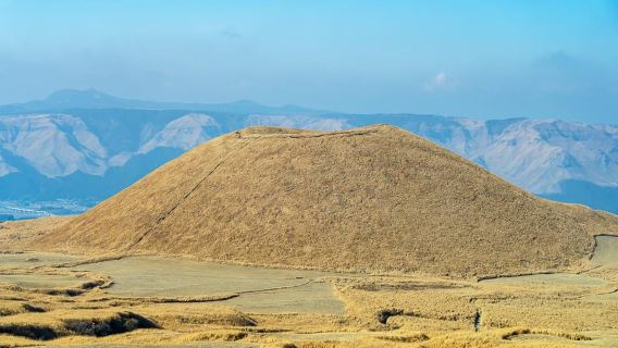 Fukuoka: Southern Aso Railway,Kumamoto Castle,Mount Aso Trip