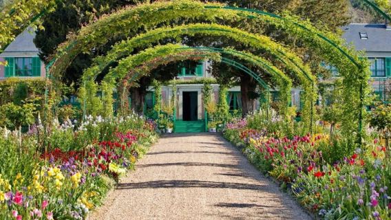 Monet's Giverny & Van Gogh Village: Full-Day Tour from Paris