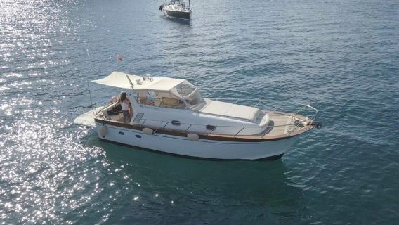 Procida: Day on a Boat with Lunch Onboard