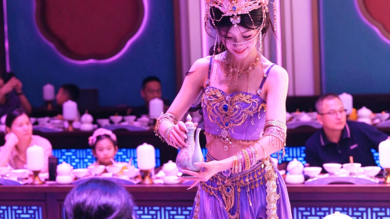 Experiencia inmersiva de espectáculo gastronómico en Yun Yan Fu - Banquete Imperial de la Dinastía Song en el antiguo pueblo de Deqing, Zhejiang (obra teatral de estilo antiguo con escenarios reales + exquisitos manjares + experiencia opcional de maquillaje y vestuario antiguo)