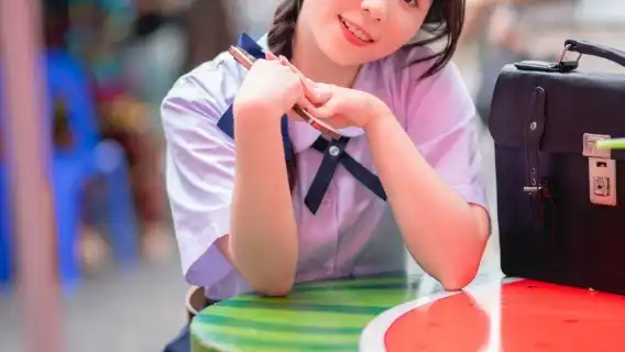 泰國曼谷穿泰國學生服漫步耀華力唐人街歷史中心半日遊