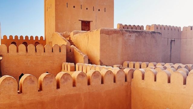 ทัวร์วันเดียว/ทัวร์หลายวัน ปราสาทนิซวา + ป้อมบาห์ลา + พิพิธภัณฑ์โอมานแห่งอนาคต รถเช่าเหมา บริการภาษาจีนและภาษาอังกฤษ