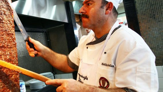 อิสตันบูล: ทัวร์รับประทานอาหารค่ำพร้อมเครื่องดื่มและขนมหวานตุรกี