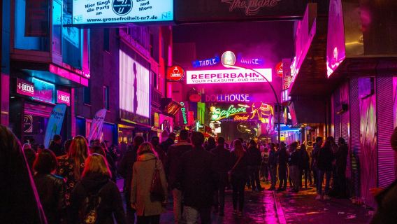 Hamburg: Reeperbahn Guided Tour + 1 Drink