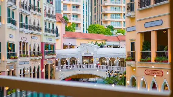 Manila Instagrammable Spots One-Day Tour: National Museum, Venice Grand Canal & Manila Bay Sunset