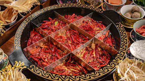 【重慶民国風グルメランドマーク】重慶1941ビュッフェ式火鍋+不定期チャイナドレス歌舞ショー【特製火鍋+多彩なメニュー+民国風の雰囲気】