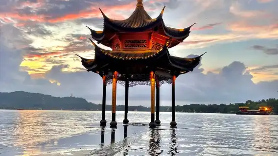 杭州幽賞西湖一日【登三潭印月島+食東坡定食+浙博孤山館精講】