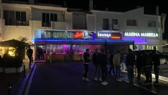 Marbella: tour a piedi della vita notturna di Puerto Banus