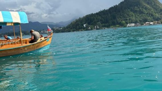 Bled: Lake Bled Guided Walking Tour with Cream Cake